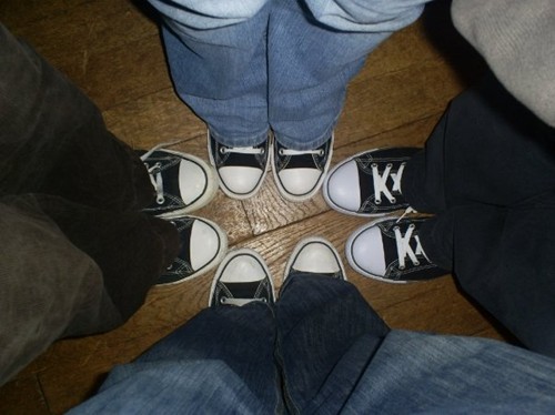 Proof that the cast of Aladdin all have the same dress sense?